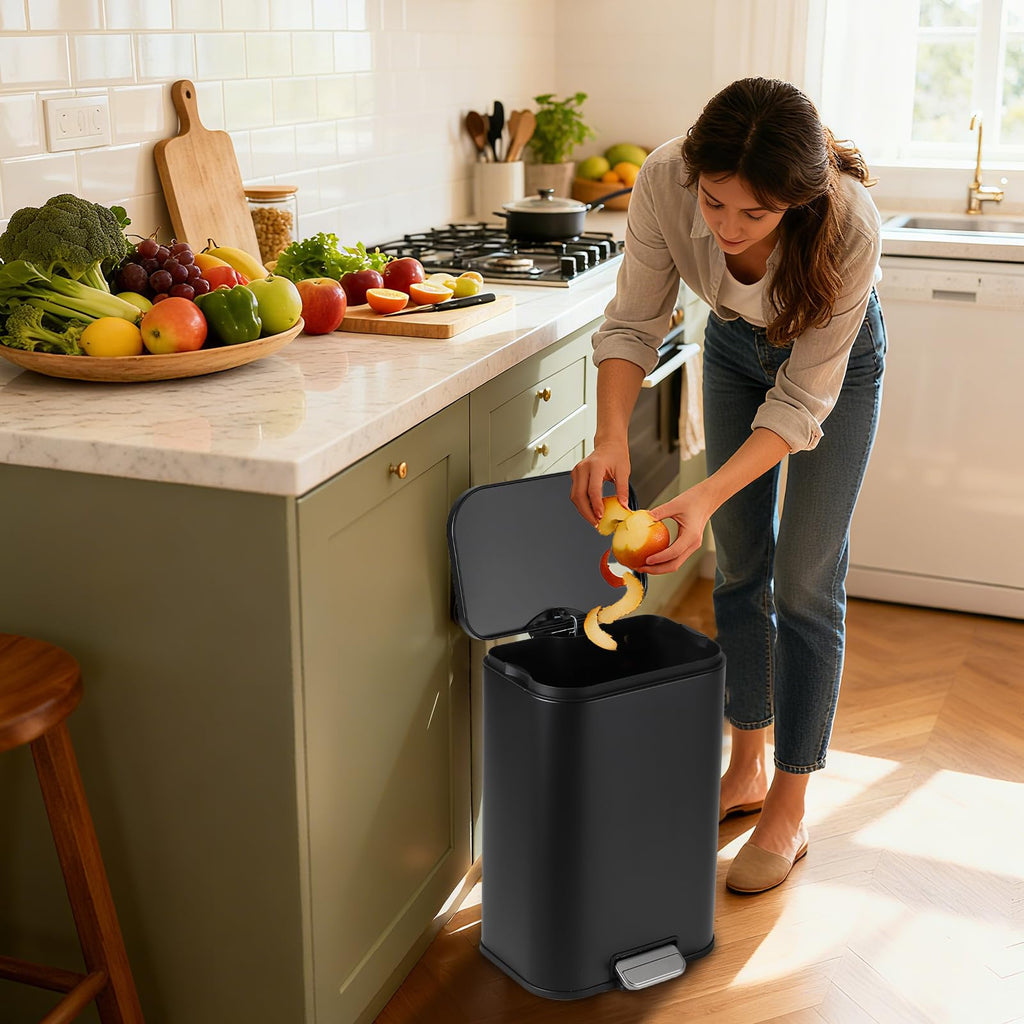 8 gal Stainless Steel Step Trash Can X678