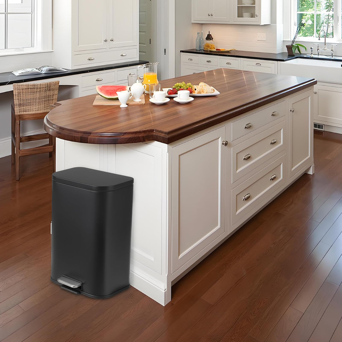 8 gal Stainless Steel Step Trash Can X678